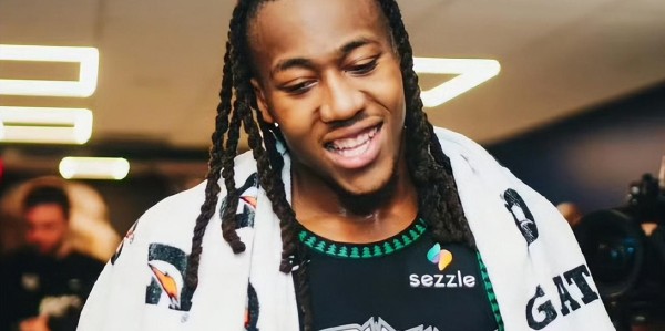 云开体育官网-17中13轰43分！历史首人！6换2大交易捡到宝了