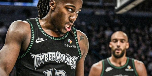 云开体育官网-17中13轰43分！历史首人！6换2大交易捡到宝了