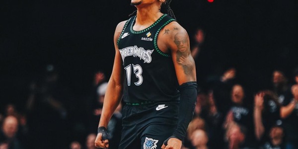 云开体育官网-17中13轰43分！历史首人！6换2大交易捡到宝了